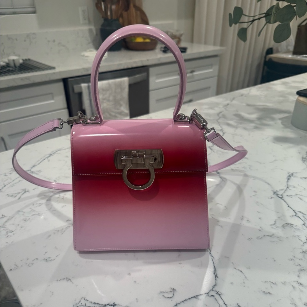 M   Iconic Top Handle With Airbrushing